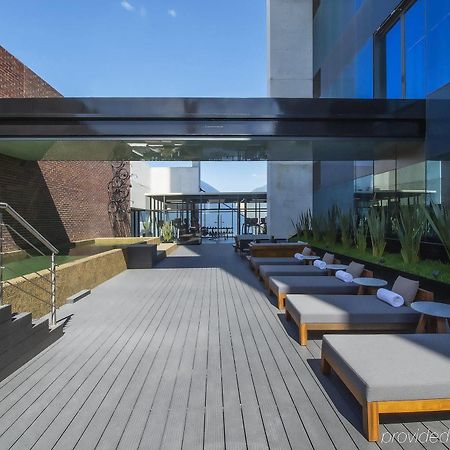 Fiesta Americana Monterrey Pabellon M. Εξωτερικό φωτογραφία The rooftop pool at the hotel