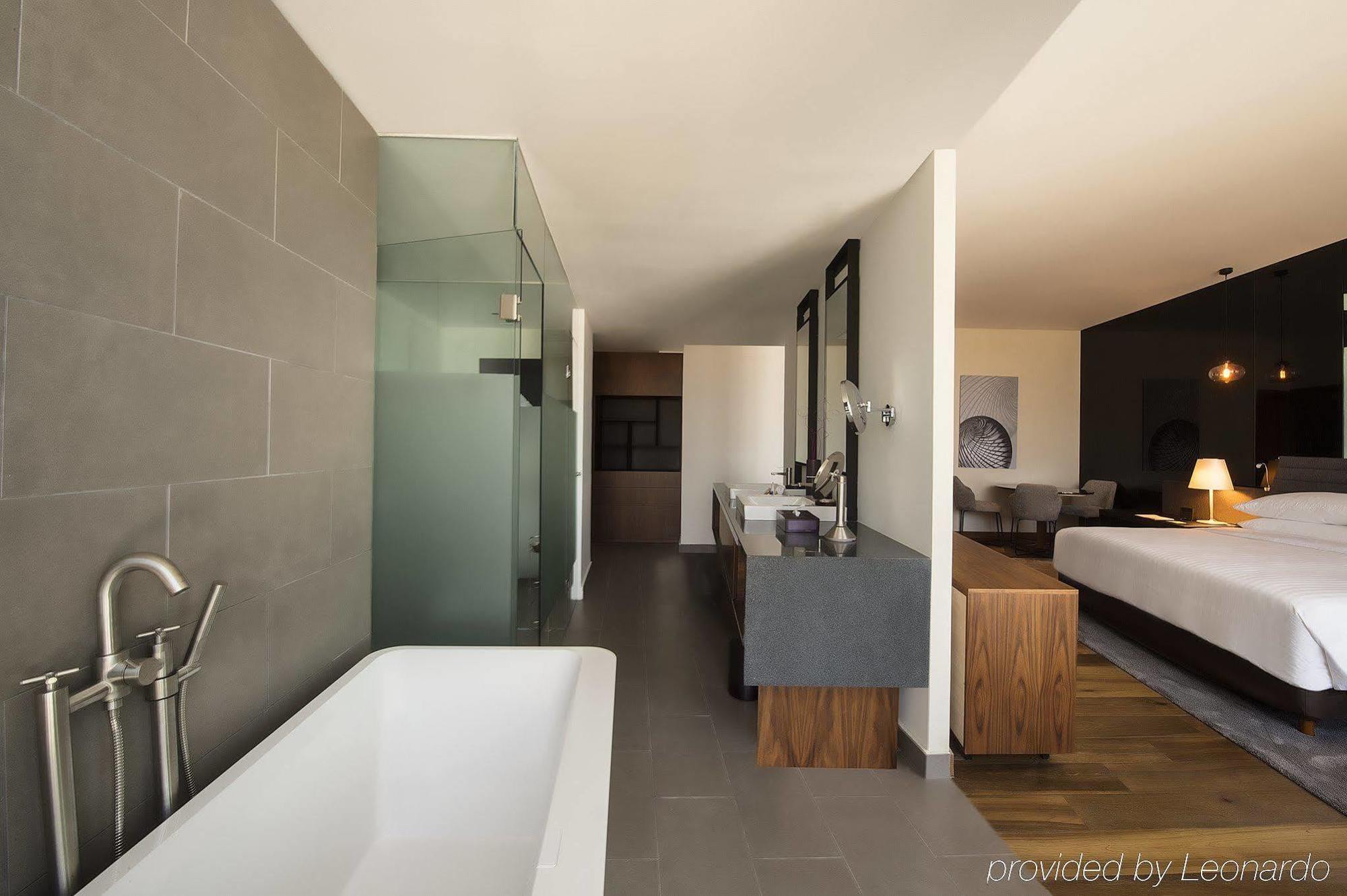 Fiesta Americana Monterrey Pabellon M. Εξωτερικό φωτογραφία A bathroom at the Hotel